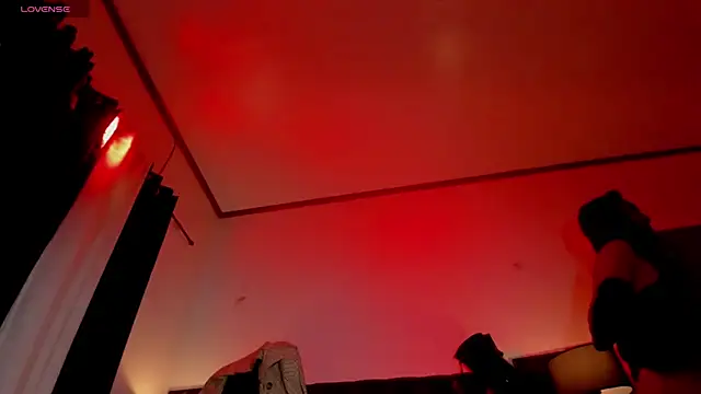 Snapshot of ErinSmith7inches_TS chatting on December 17, 2024, 4:45 am ErinSmith7inches TS online show from December 17, 2024, 4:45 am