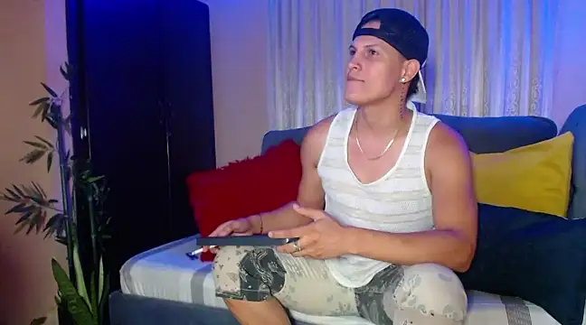 Snapshot of DavidNeill chatting on March 14, 2025, 5:16 am DavidNeill online show from March 14, 2025, 5:16 am