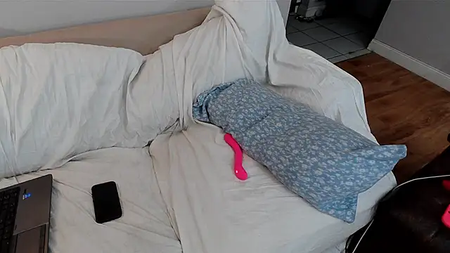 Snapshot of EmoDream1998 chatting on January 24, 2025, 9:26 pm EmoDream1998 online show from January 24, 2025, 9:26 pm