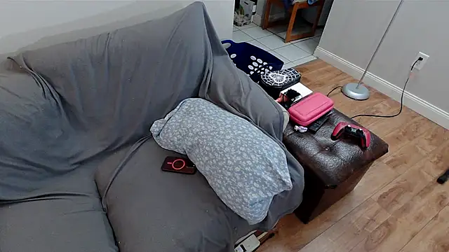 Snapshot of EmoDream1998 chatting on February 16, 2025, 5:04 pm EmoDream1998 online show from February 16, 2025, 5:04 pm