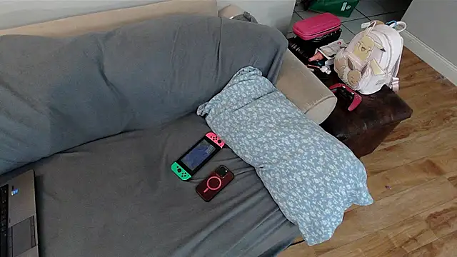 Snapshot of EmoDream1998 chatting on March 9, 2025, 11:35 pm EmoDream1998 online show from March 9, 2025, 11:35 pm