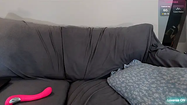 Snapshot of EmoDream1998 chatting on October 12, 2025, 11:37 pm EmoDream1998 online show from October 12, 2025, 11:37 pm