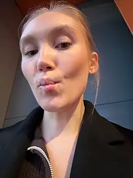 Snapshot of MariaTull chatting on October 29, 2025, 1:46 pm MariaTull online show from October 29, 2025, 1:46 pm