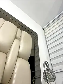 ALISSON FOXXX1 online show from September 28, 2025, 12:43 pm