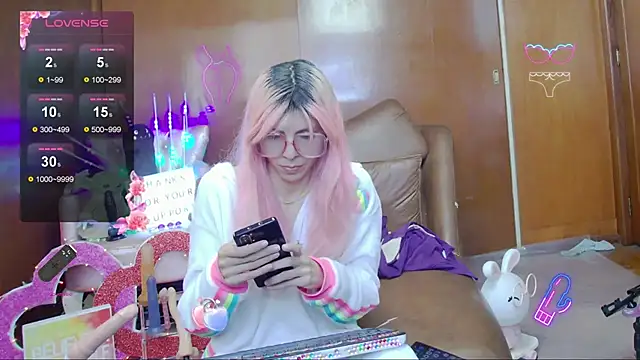 Skinygirl online show from November 7, 2025, 4:29 pm