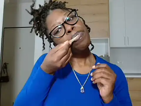 Snapshot of MadamIndigo chatting on January 15, 2026, 5:27 pm MadamIndigo online show from January 15, 2026, 5:27 pm