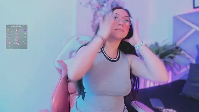 lucy neil online show from December 4, 2025, 4:22 am