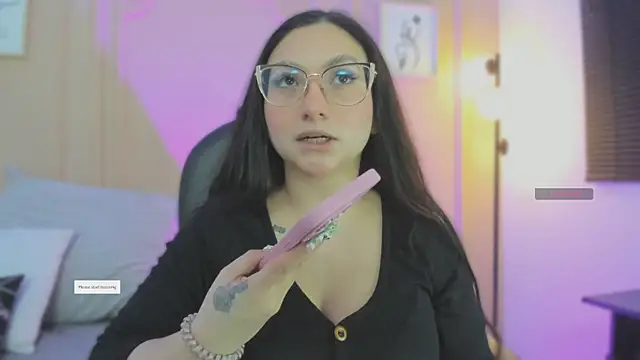 lucy neil online show from April 8, 2026, 2:33 am