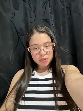 Snapshot of Lucyklein2022 chatting on December 31, 2024, 5:33 am Lucyklein2022 online show from December 31, 2024, 5:33 am