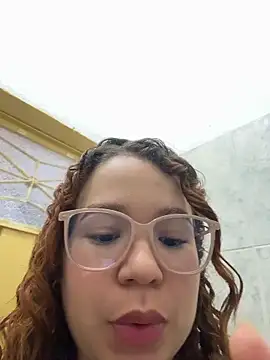 Snapshot of Lucyklein2022 chatting on February 1, 2026, 5:44 pm Lucyklein2022 online show from February 1, 2026, 5:44 pm