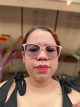 Lucyklein2022 online show from June 7, 2026, 4:44 pm