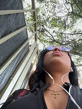 vaness weet online show from March 8, 2025, 8:03 pm