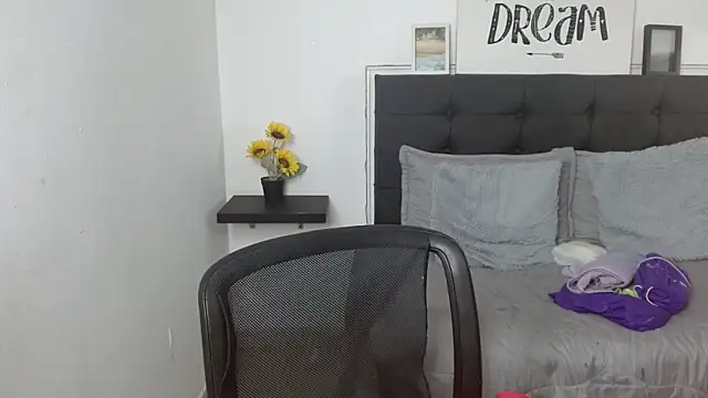 vaness weet online show from September 11, 2025, 7:58 pm