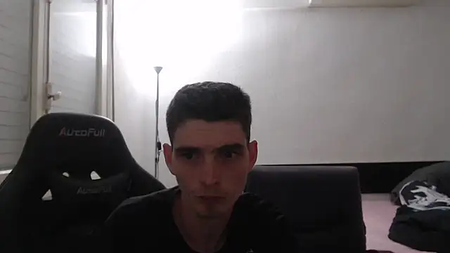 Snapshot of OnlySolovicio chatting on October 29, 2025, 7:48 pm OnlySolovicio online show from October 29, 2025, 7:48 pm