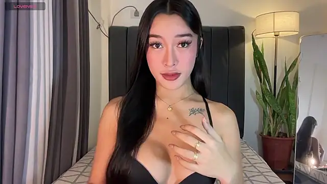 Snapshot of wiggle_nibble chatting on November 23, 2025, 5:57 pm wiggle nibble online show from November 23, 2025, 5:57 pm