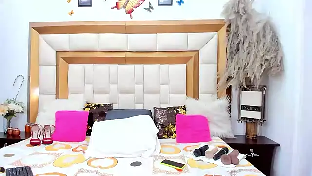 Snapshot of BellaKarla chatting on January 25, 2025, 7:39 pm BellaKarla online show from January 25, 2025, 7:39 pm