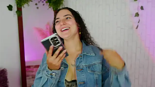 Snapshot of merida_bell18 chatting on September 27, 2025, 11:10 pm merida bell18 online show from September 27, 2025, 11:10 pm