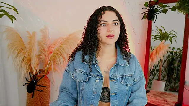 Snapshot of merida_bell18 chatting on October 21, 2025, 10:38 am merida bell18 online show from October 21, 2025, 10:38 am