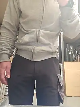 Snapshot of Xcoquinx chatting on October 7, 2025, 8:33 am Xcoquinx online show from October 7, 2025, 8:33 am