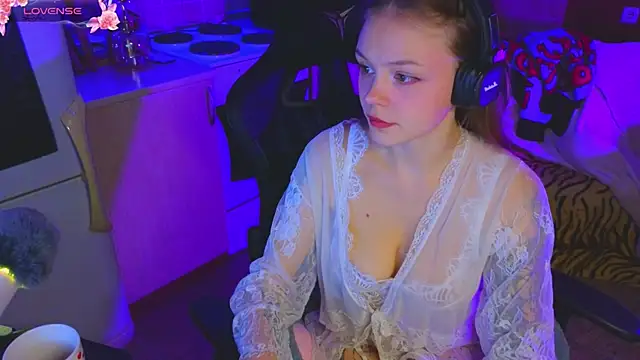  D Love  online show from November 2, 2025, 12:07 pm