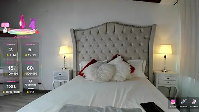 Naughtykitty4 online show from April 18, 2026, 7:58 pm