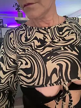 German Milf online show from November 18, 2025, 2:43 pm