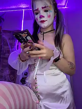 Cutiepiespanks online show from October 31, 2025, 10:44 pm