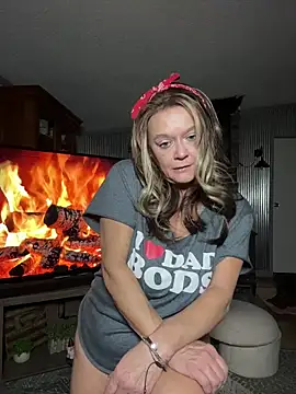 cowgirlc online show from February 11, 2026, 3:44 am