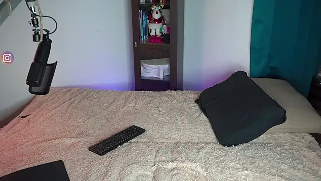 Snapshot of VIktorSecret chatting on December 27, 2024, 1:39 pm VIktorSecret online show from December 27, 2024, 1:39 pm