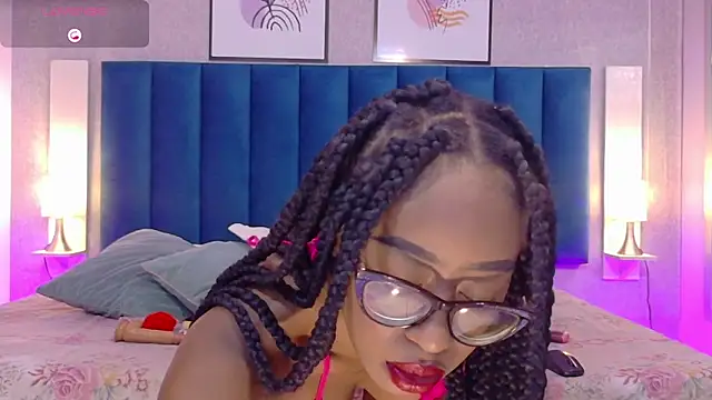 Snapshot of MiaMidnnightt chatting on October 7, 2025, 12:24 pm MiaMidnnightt online show from October 7, 2025, 12:24 pm