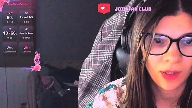 Snapshot of MollyLollipop chatting on November 24, 2025, 4:51 pm MollyLollipop online show from November 24, 2025, 4:51 pm