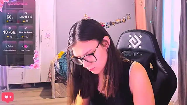 Snapshot of MollyLollipop chatting on December 19, 2025, 3:24 am MollyLollipop online show from December 19, 2025, 3:24 am