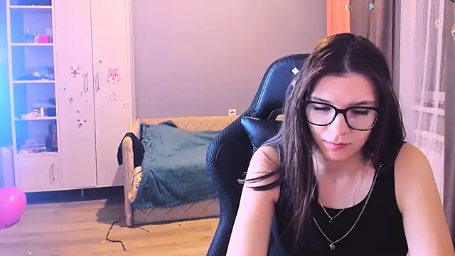 Snapshot of MollyLollipop chatting on January 12, 2026, 1:11 am MollyLollipop online show from January 12, 2026, 1:11 am