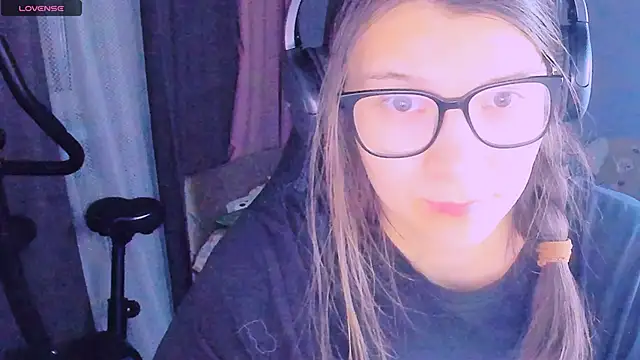 MollyLollipop online show from March 31, 2026, 5:02 pm