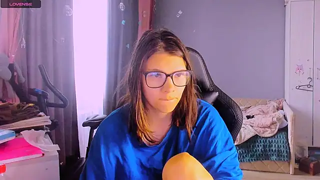 Snapshot of MollyLollipop chatting on May 6, 2026, 4:30 am MollyLollipop online show from May 6, 2026, 4:30 am