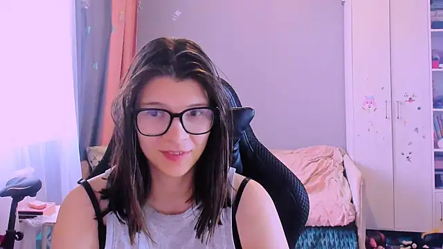 Snapshot of MollyLollipop chatting on May 28, 2026, 5:27 am MollyLollipop online show from May 28, 2026, 5:27 am