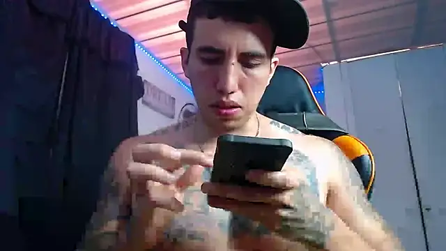 Snapshot of Adam_Hudsond chatting on November 3, 2025, 1:56 pm Adam Hudsond online show from November 3, 2025, 1:56 pm