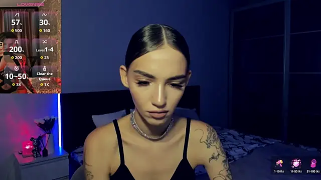 SophieCatty online show from September 19, 2025, 1:23 pm