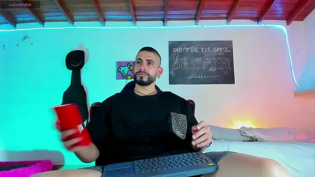 Snapshot of RyanCarter_ chatting on December 20, 2024, 6:35 pm RyanCarter online show from December 20, 2024, 6:35 pm