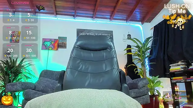 Snapshot of RyanCarter_ chatting on October 31, 2025, 3:35 pm RyanCarter online show from October 31, 2025, 3:35 pm