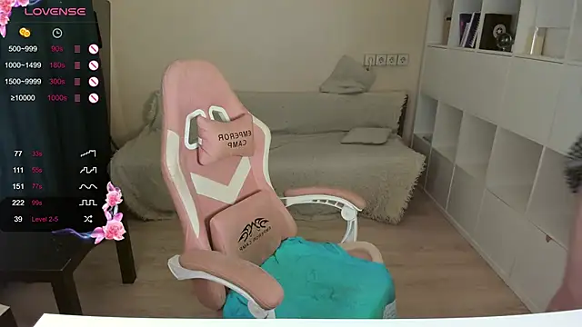 PlumPie online show from October 9, 2025, 4:21 am