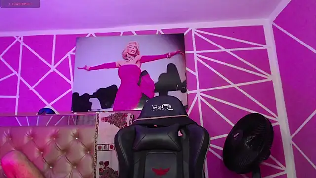 Snapshot of Ortegakim chatting on January 5, 2025, 10:43 am Ortegakim online show from January 5, 2025, 10:43 am