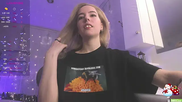 Snapshot of Fire_moth chatting on January 3, 2025, 6:33 am Fire moth online show from January 3, 2025, 6:33 am