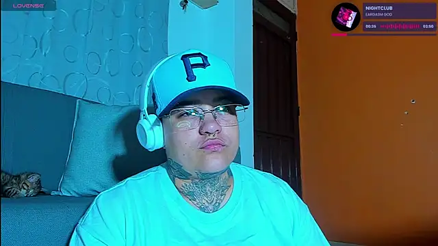 Techno 420  online show from November 3, 2025, 8:54 pm