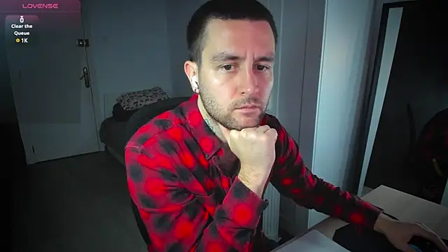 Snapshot of HonestAndrew chatting on February 9, 2025, 8:33 am HonestAndrew online show from February 9, 2025, 8:33 am