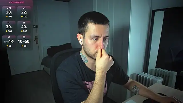 Snapshot of HonestAndrew chatting on February 17, 2025, 7:42 pm HonestAndrew online show from February 17, 2025, 7:42 pm