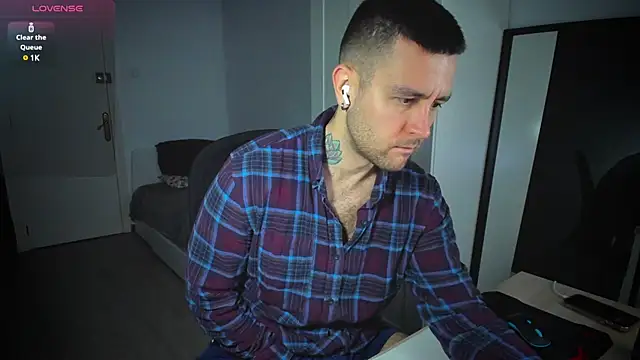 Snapshot of HonestAndrew chatting on March 2, 2025, 7:10 am HonestAndrew online show from March 2, 2025, 7:10 am