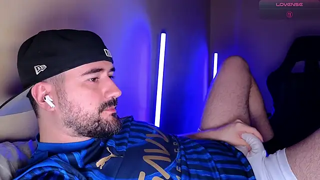 DominantTheo online show from April 23, 2026, 3:41 am