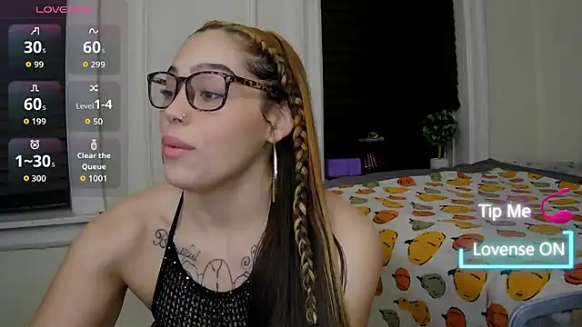 Snapshot of sapphirestorm8 chatting on November 11, 2025, 3:28 am sapphirestorm8 online show from November 11, 2025, 3:28 am