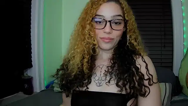 sapphirestorm8 online show from December 14, 2025, 2:28 am